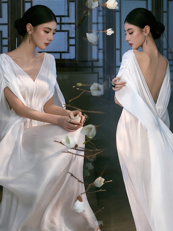 Photography Studio - Şık Çin Sırtı Açık Elbise Fotoğraf